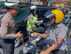 Cegah Kecelakaan dan Kriminal, Polres Pamekasan Imbau Warga Tak Gunakan HP Saat Berkendara