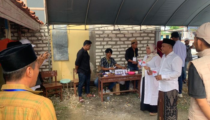 Sukriyanto Calon Wakil Bupati Pamekasan Nyoblos di Desa Blaban