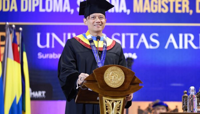 Raih Gelar Wisudawan Terbaik Unair, Menko AHY Serukan Kolaborasi Bangun Indonesia Maju