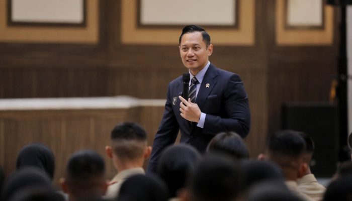 Menko AHY Beri Pembekalan di AAU