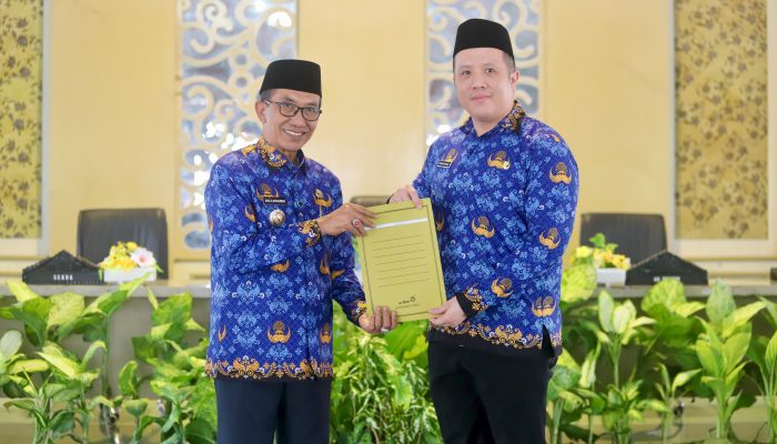 Bupati Pamekasan Serahkan 58 SK CPNS untuk Tenaga Kesehatan dan Teknis