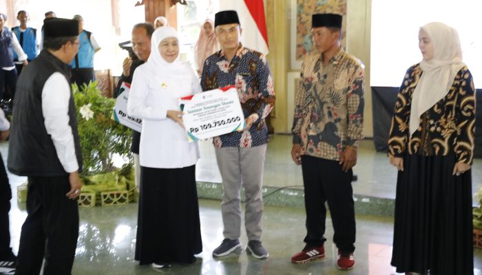 Gubernur Khofifah Berikan Bantuan Rp. 6,37 Miliar untuk Warga Pamekasan, Ini Daftar Penerimanya