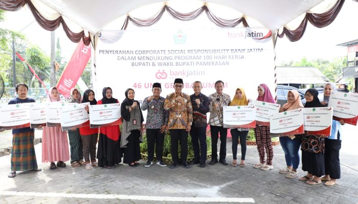 Dukung Program 100 Hari Kerja Bupati dan Wabup Pamekasan, Bank Jatim Salurkan 46 Gerobak UMKM