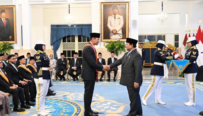 Presiden Prabowo Anugerahkan Bintang Mahaputera Utama Kepada Menko AHY