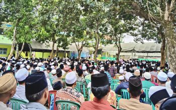 Ribuan Masyarakat Hadiri Acara Haul Masyayikh ke-17 Pondok Pesantren Mansyaul Ulum Congkop Sampang