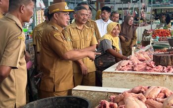 Jelang Idul Fitri, Wabup Sukriyanto Sidak Pasar Kolpajung Pamekasan