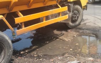 Warga Keluhkan Saluran Rusak dan Air Menggenang di Pasar Blumbungan Pamekasan