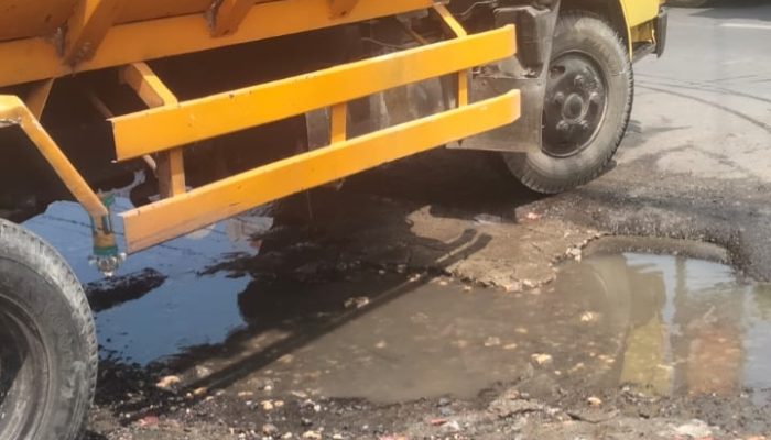 Warga Keluhkan Saluran Rusak dan Air Menggenang di Pasar Blumbungan Pamekasan