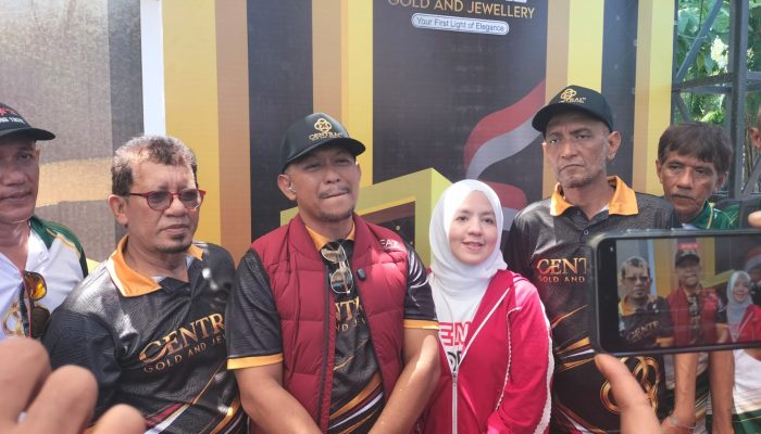Baru Buka, Central 88 Pamekasan Bagikan Lansung 6 Paket Umrah